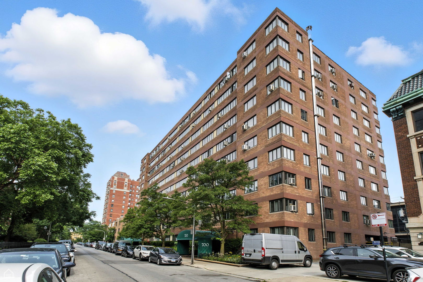 700 W Bittersweet Place 904