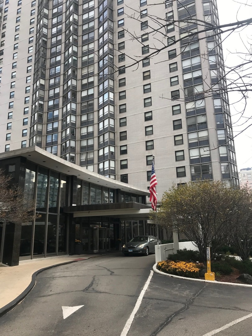 5701 N Sheridan Road 25T
