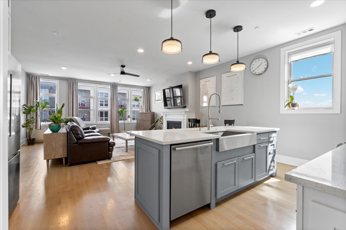 2438 N Western Avenue 3