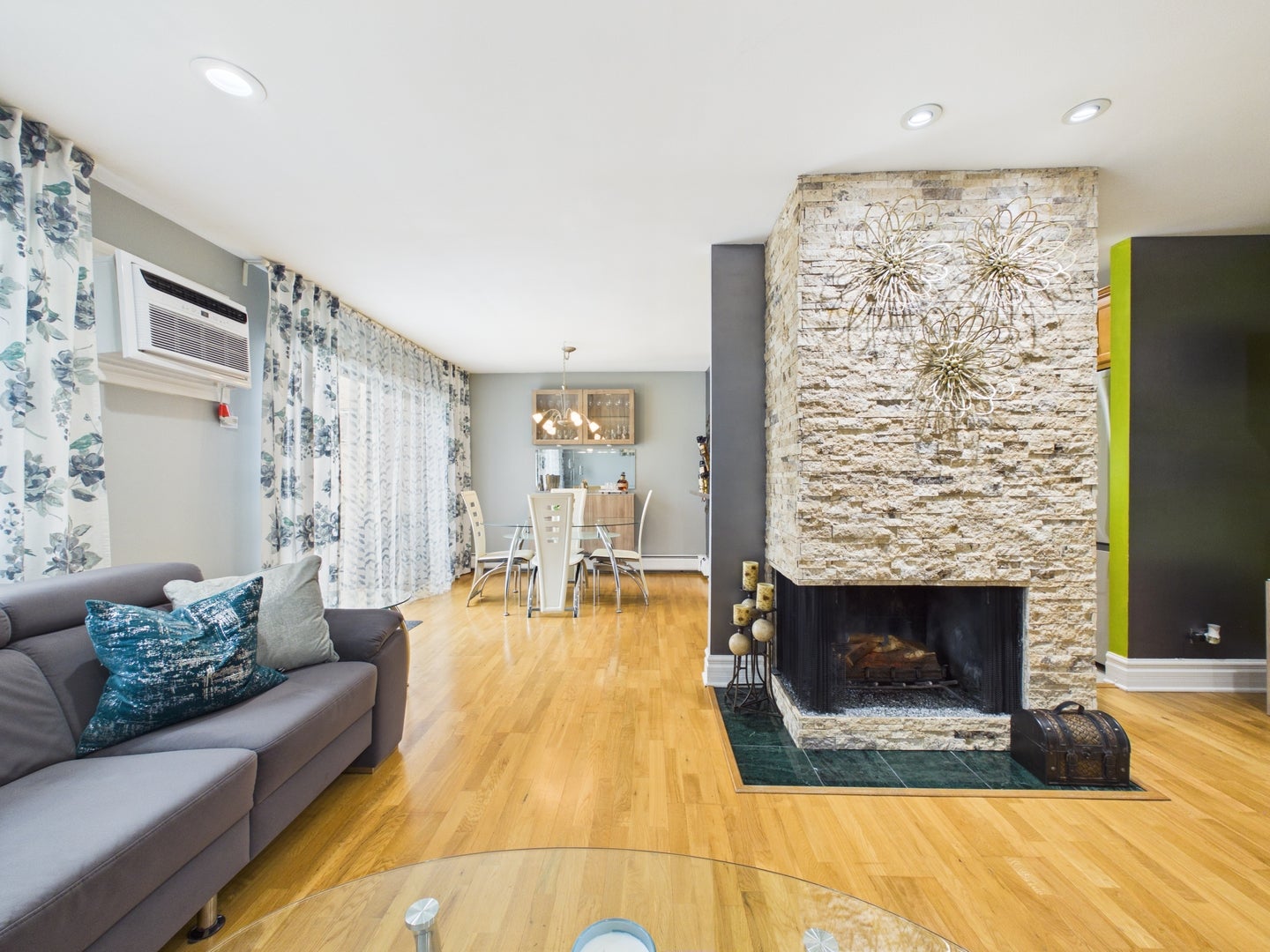500 BAYSIDE Drive 6