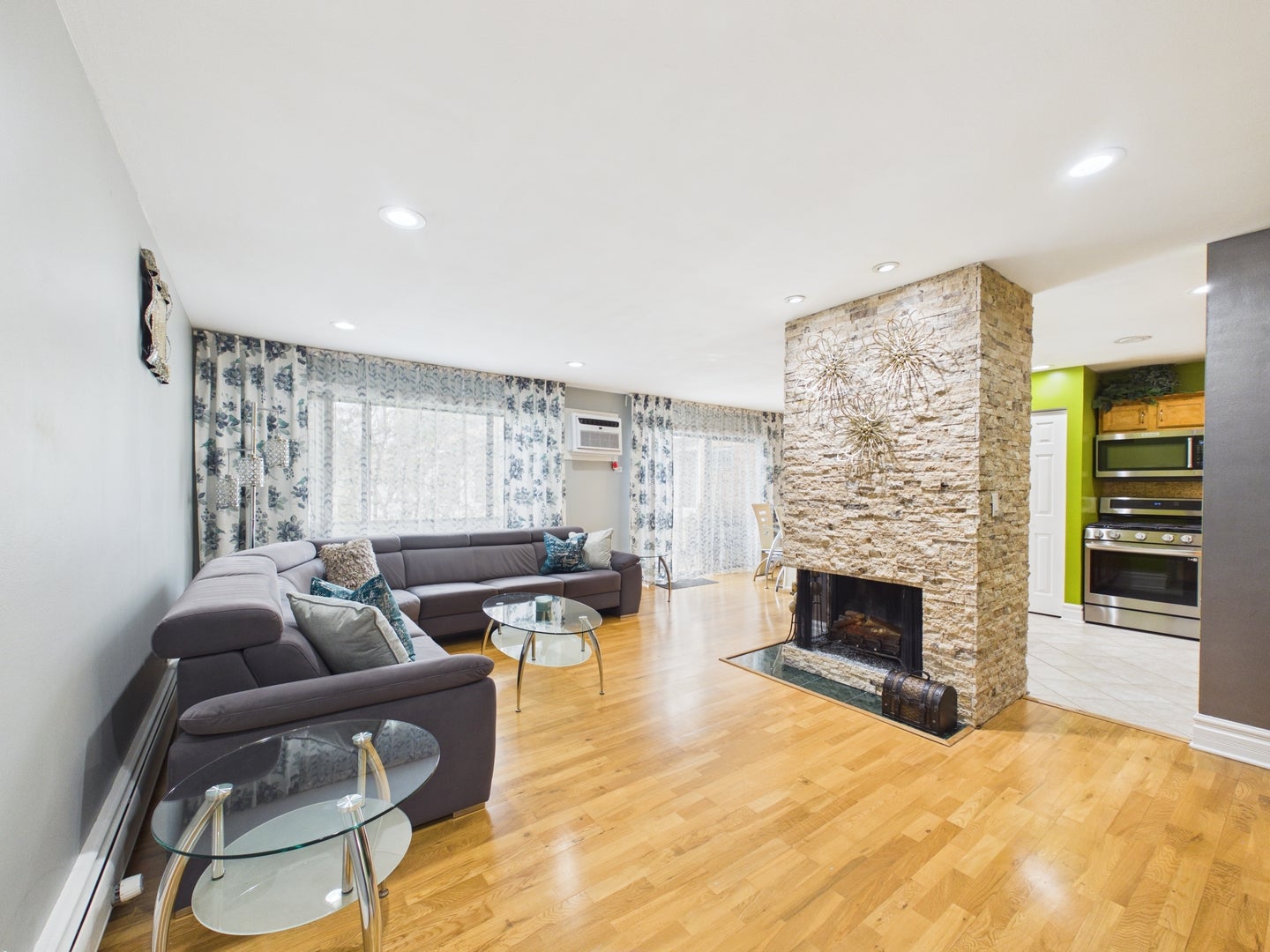 500 BAYSIDE Drive 6