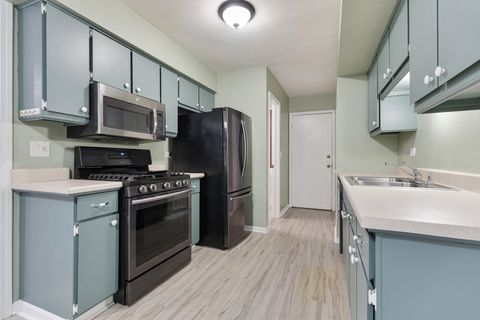 Tiny photo for 817 Wellington Avenue #817, Elk Grove Village, IL 60007 (MLS # 12516399)