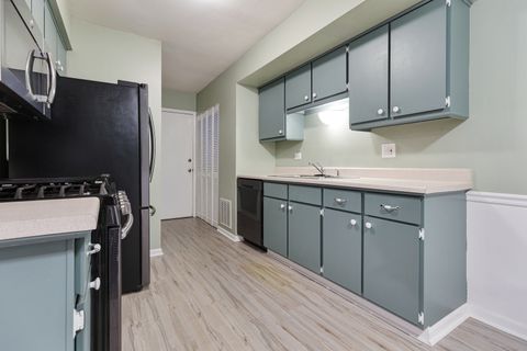 Tiny photo for 817 Wellington Avenue #817, Elk Grove Village, IL 60007 (MLS # 12516399)