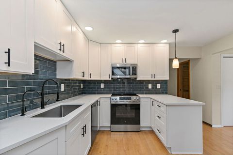 Tiny photo for 2916 Skyline Drive, Crystal Lake, IL 60012 (MLS # 12522105)