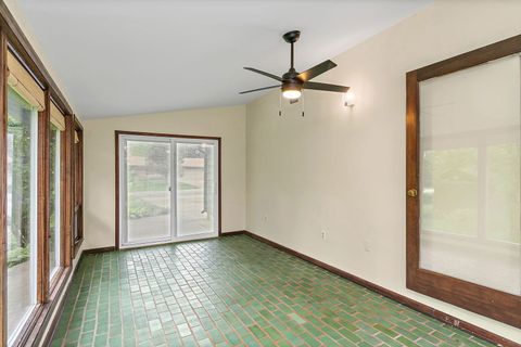 Tiny photo for 2916 Skyline Drive, Crystal Lake, IL 60012 (MLS # 12522105)