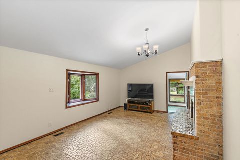 Tiny photo for 2916 Skyline Drive, Crystal Lake, IL 60012 (MLS # 12522105)