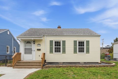 Photo of 1729 Brown Street, Bettendorf, IA 52722 (MLS # 12638736)