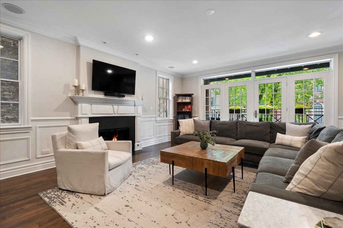 2446 N Racine Avenue 1F