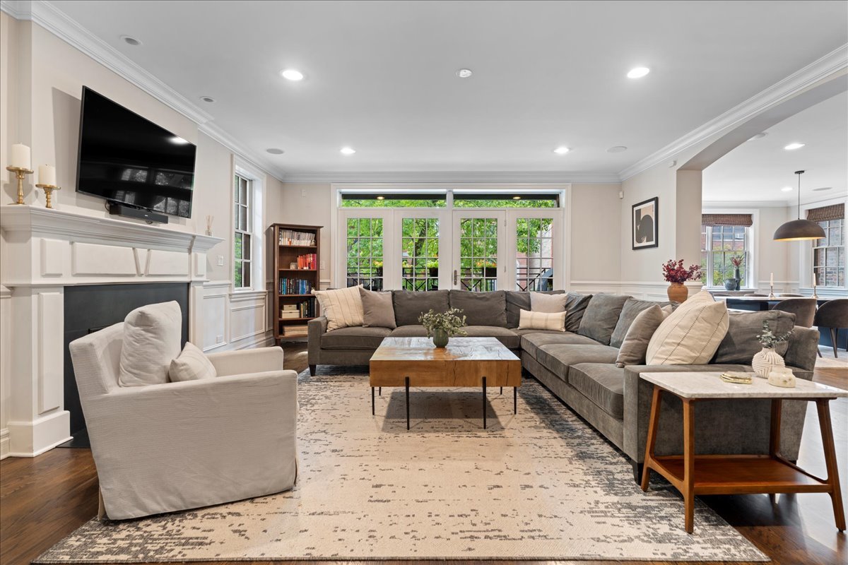 2446 N Racine Avenue 1F