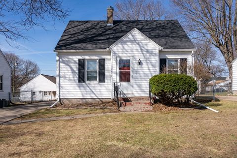 Photo of 3418 TAYLOR Street, Davenport, IA 52806 (MLS # 12599835)