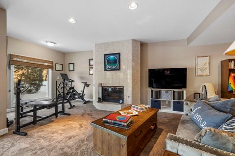 Tiny photo for 46 Oak Creek Drive, Burr Ridge, IL 60527 (MLS # 12554956)