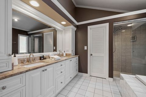 Tiny photo for 46 Oak Creek Drive, Burr Ridge, IL 60527 (MLS # 12554956)