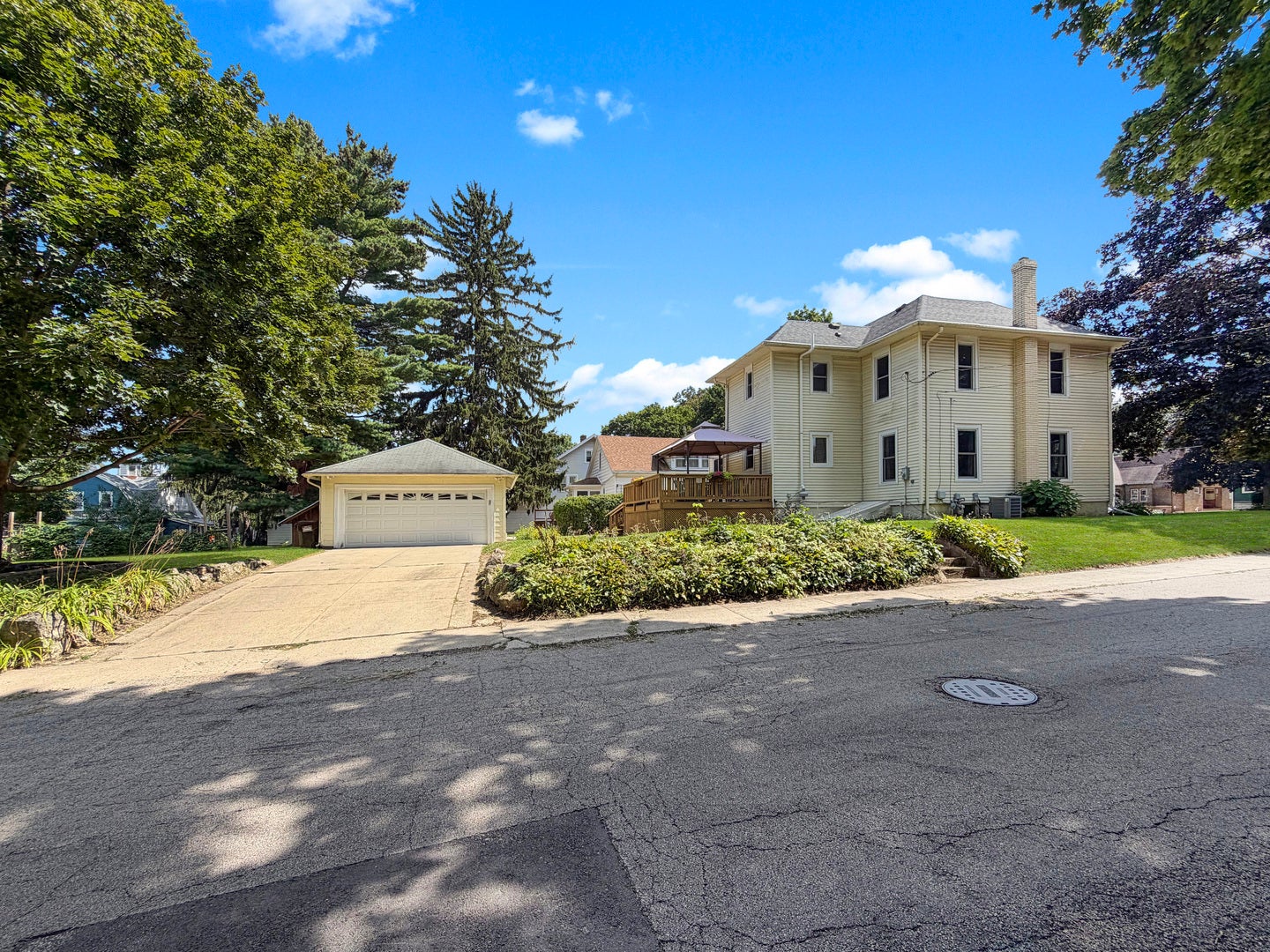 1426 W Lincoln Boulevard