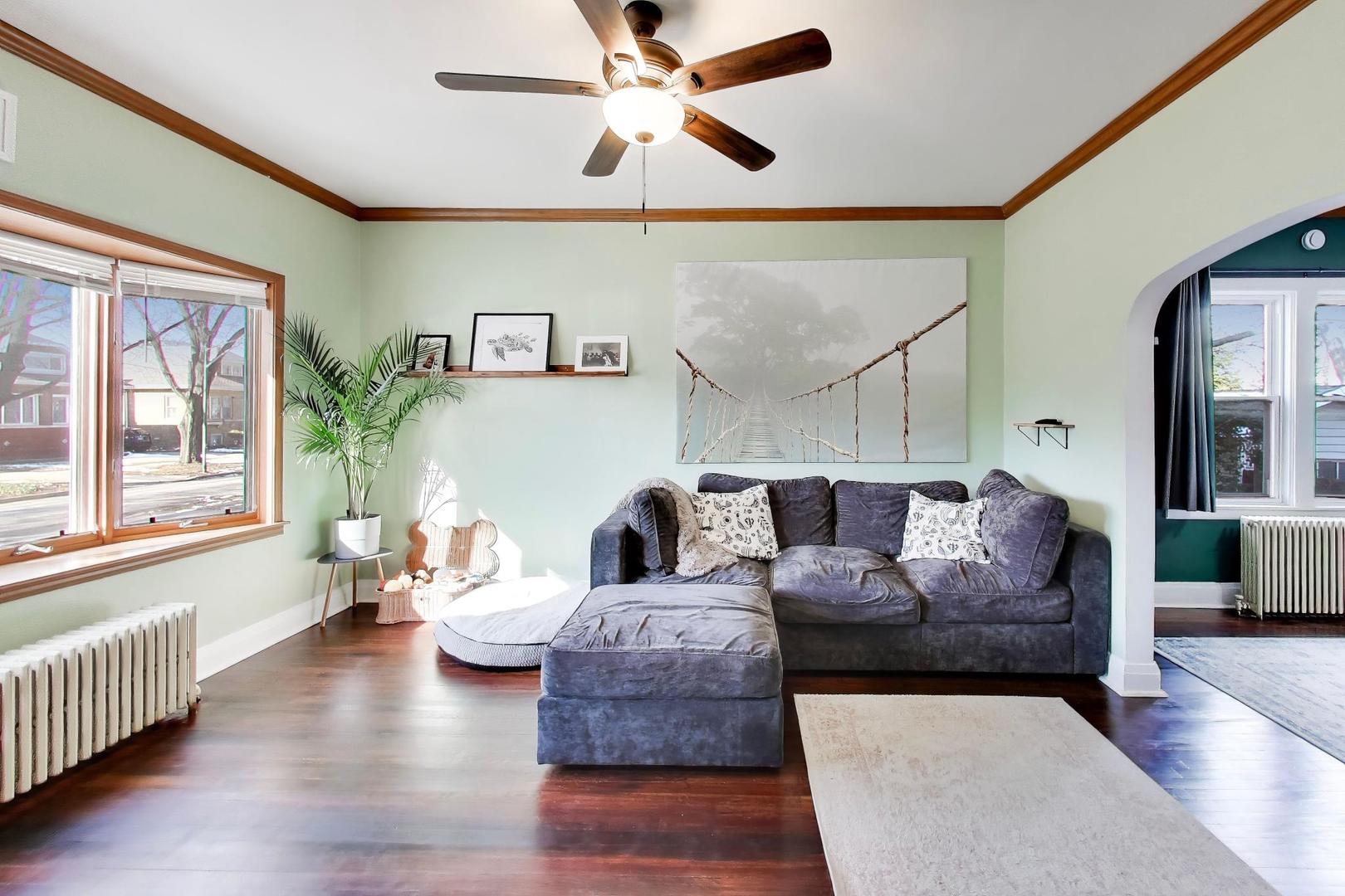 4721 N Kenton Avenue