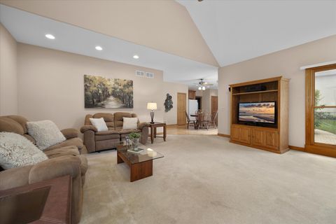 Tiny photo for 442 Mallard Point Drive, North Aurora, IL 60542 (MLS # 12508577)