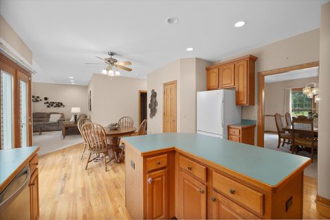 Tiny photo for 442 Mallard Point Drive, North Aurora, IL 60542 (MLS # 12508577)