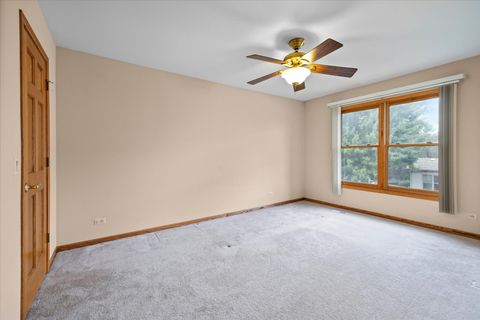 Tiny photo for 442 Mallard Point Drive, North Aurora, IL 60542 (MLS # 12508577)