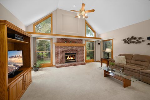 Tiny photo for 442 Mallard Point Drive, North Aurora, IL 60542 (MLS # 12508577)