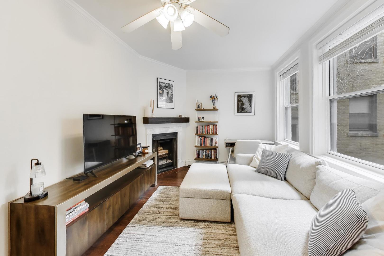 640 W Waveland Avenue 2F