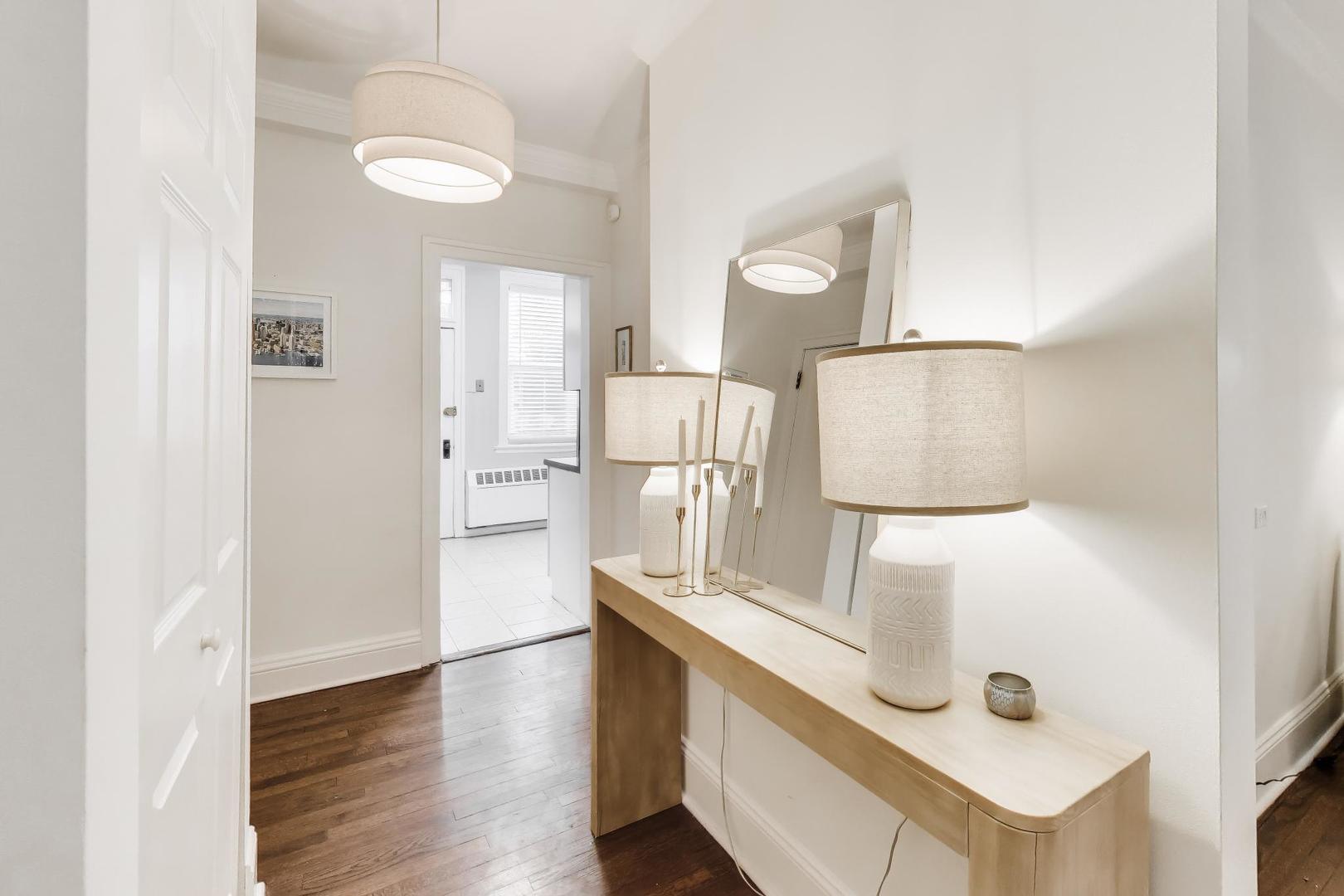 640 W Waveland Avenue 2F