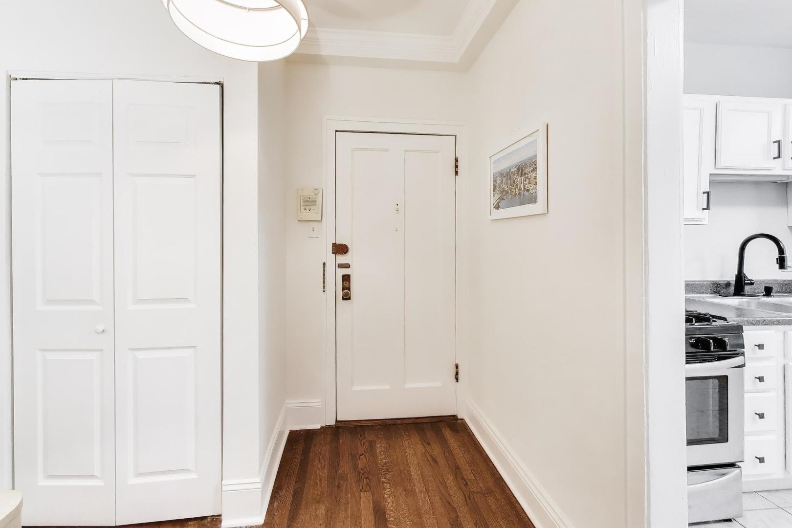 640 W Waveland Avenue 2F