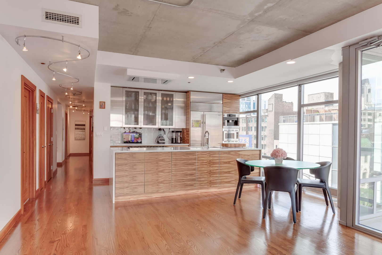 201 W Grand Avenue 501