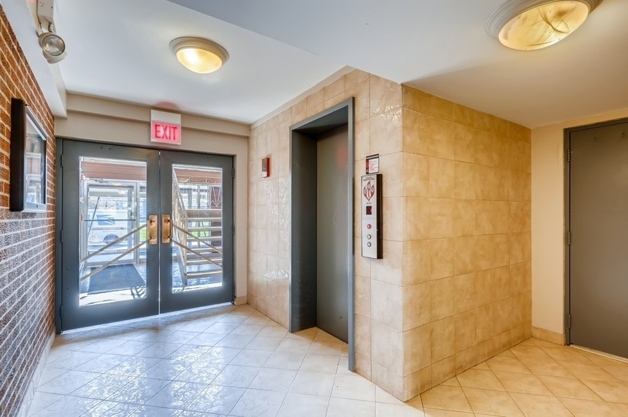 2206 S Goebbert Road 409