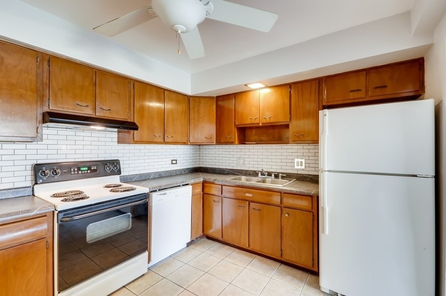 2206 S Goebbert Road 409