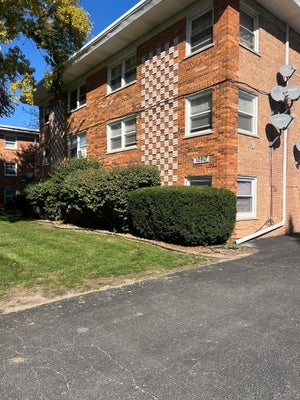 10917 S LLOYD DR APT 5, WORTH, IL 60482 - Image f1626b002de425761eafcbbb04cf4d1f/2148377422