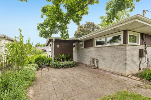 Tiny photo for 220 Voltz Road, Northbrook, IL 60062 (MLS # 12668674)