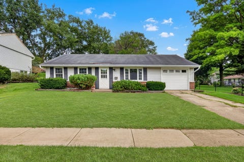 Photo of 527 Sherwood Drive, Streamwood, IL 60107 (MLS # 12688025)