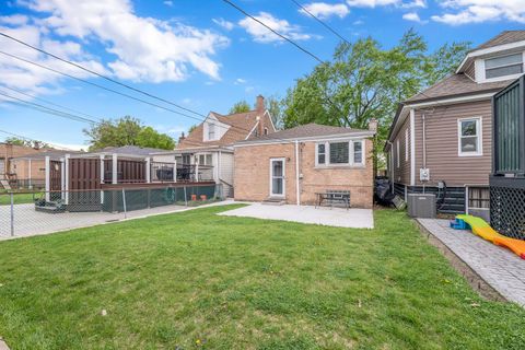 Tiny photo for 11163 S Trumbull Avenue, Chicago, IL 60655 (MLS # 12630240)