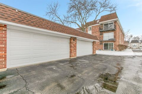 Tiny photo for 850 S Lorraine Road #3B, Wheaton, IL 60189 (MLS # 12549092)