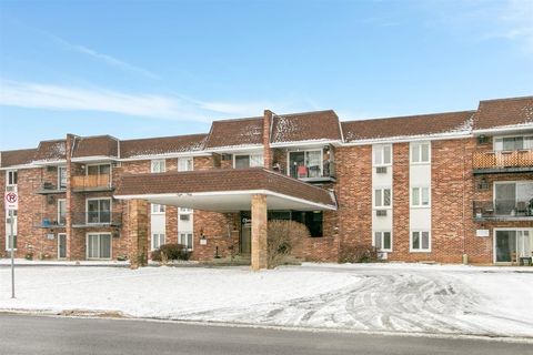 Tiny photo for 850 S Lorraine Road #3B, Wheaton, IL 60189 (MLS # 12549092)