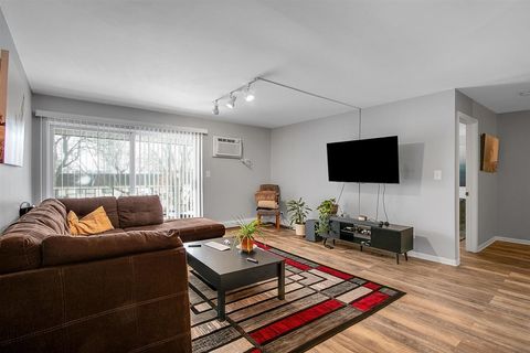 Tiny photo for 850 S Lorraine Road #3B, Wheaton, IL 60189 (MLS # 12549092)