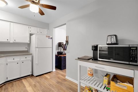 Tiny photo for 850 S Lorraine Road #3B, Wheaton, IL 60189 (MLS # 12549092)