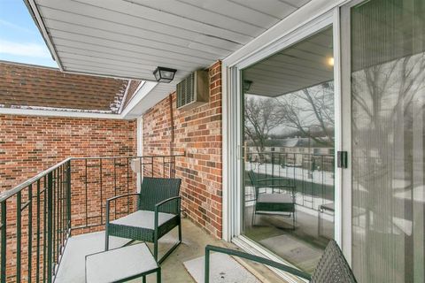 Tiny photo for 850 S Lorraine Road #3B, Wheaton, IL 60189 (MLS # 12549092)