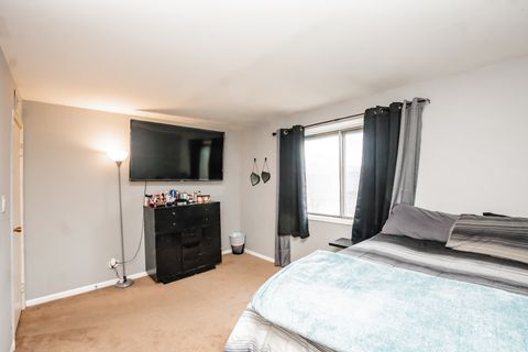 Tiny photo for 4917 W 109th Street #301, Oak Lawn, IL 60453 (MLS # 12633635)