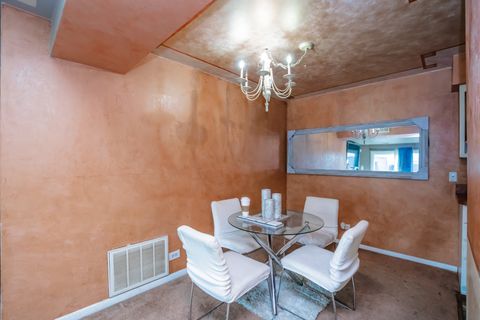 Tiny photo for 4917 W 109th Street #301, Oak Lawn, IL 60453 (MLS # 12633635)