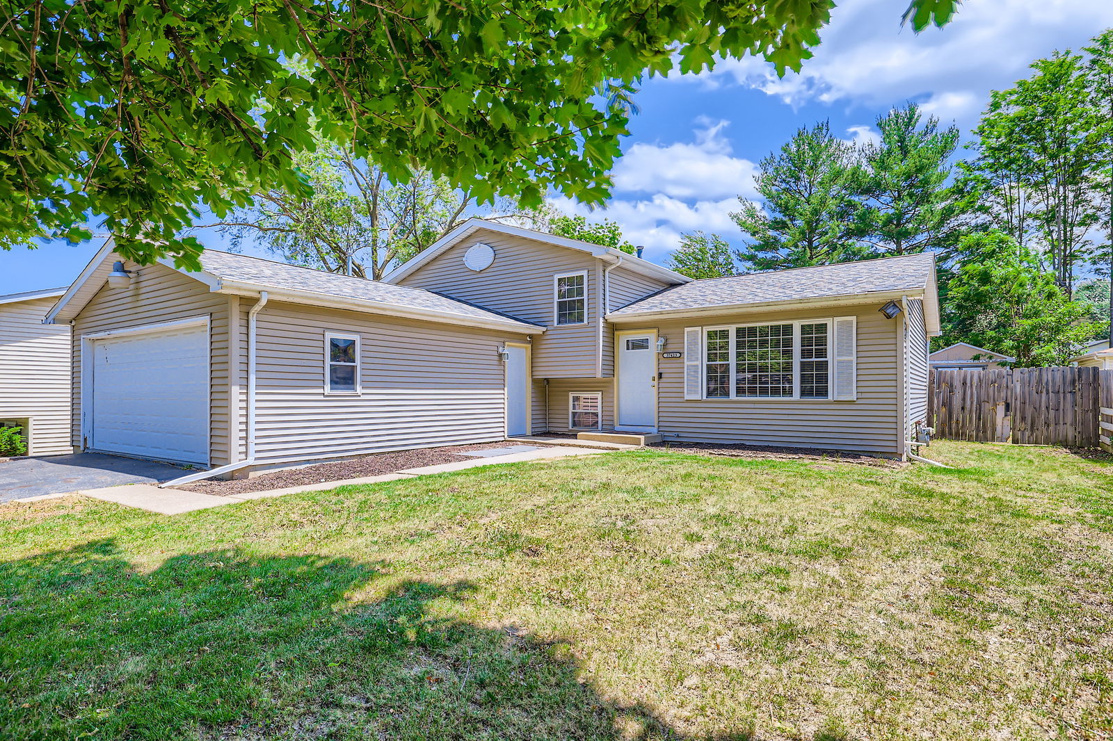 37423 N Fairview Lane