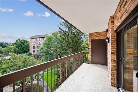 Tiny photo for 1740 Mission Hills Road #303, Northbrook, IL 60062 (MLS # 12783178)