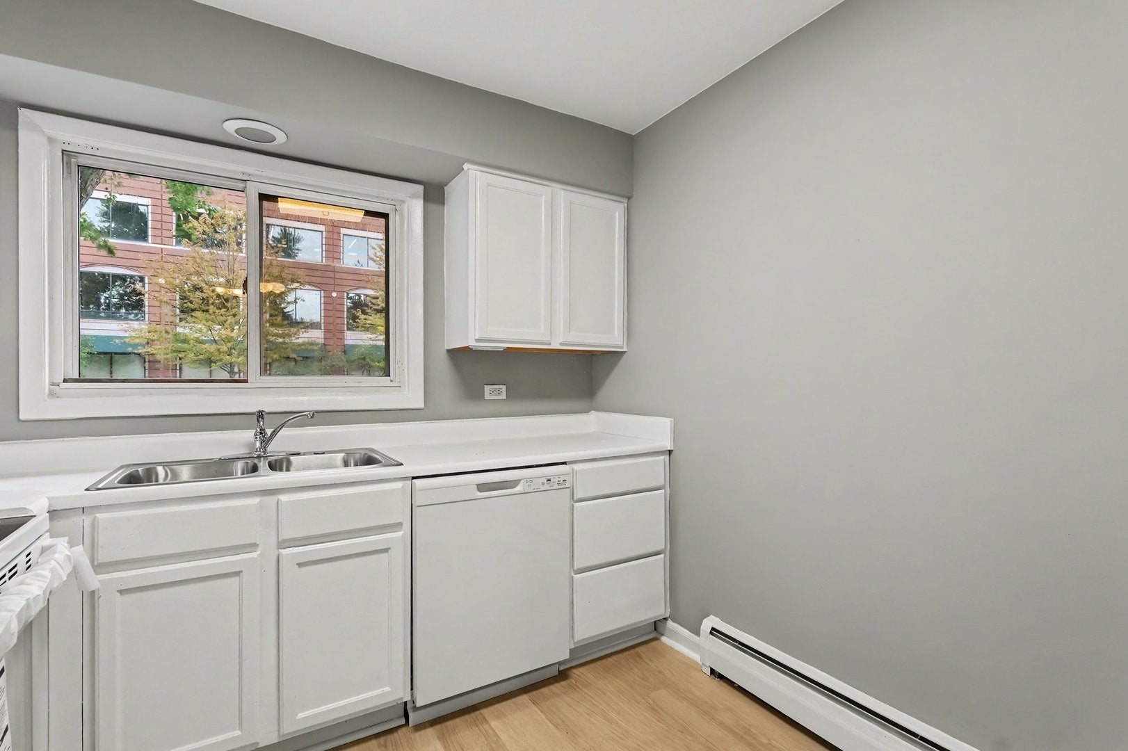 220 W Colfax Street 102