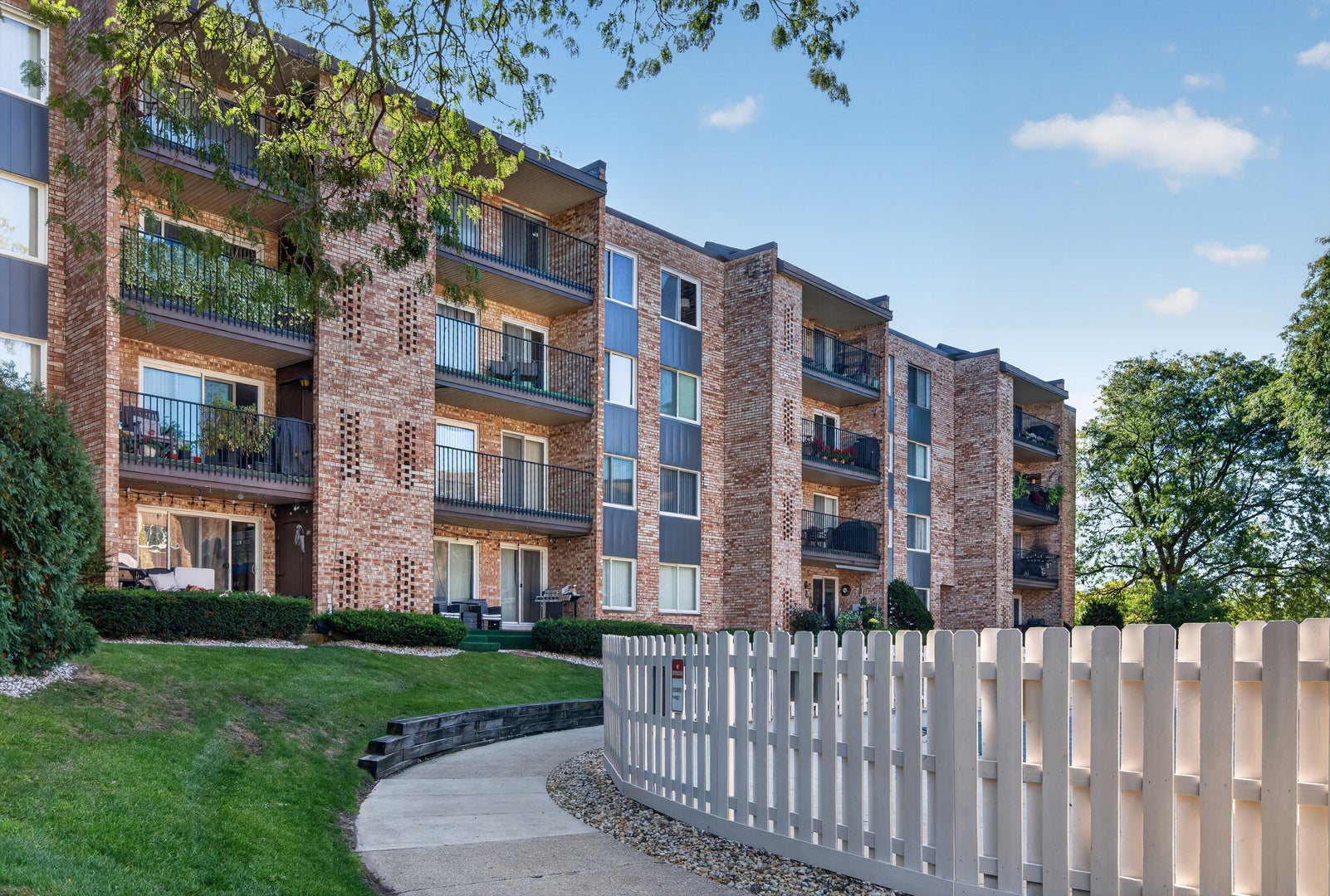 502 W Huntington Commons Road 241