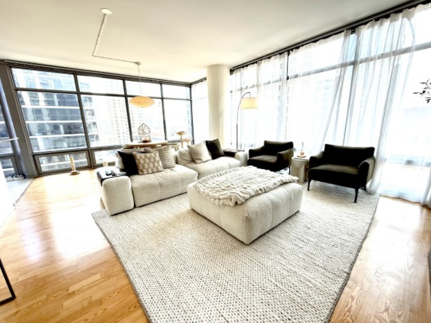 100 E 14th Street 806