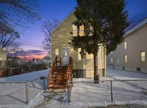Photo of 10451 S Hoxie Avenue, Chicago, IL 60617 (MLS # 12557363)