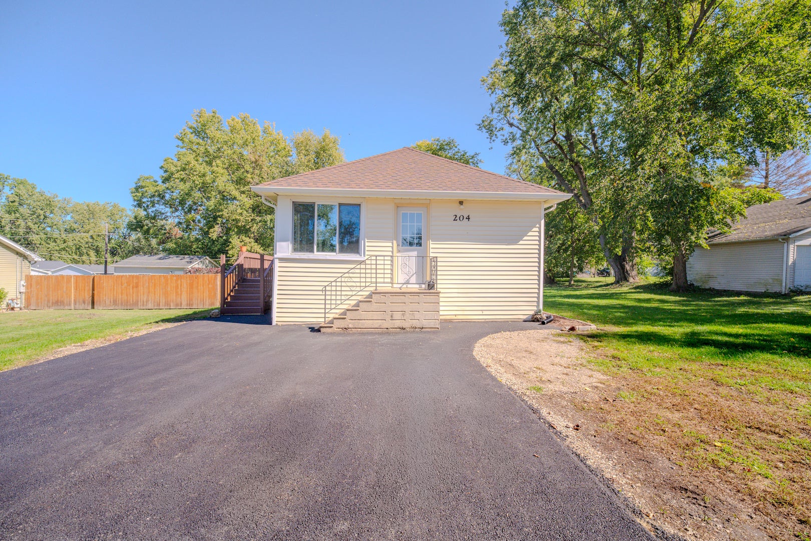 204 Barr Elms Avenue