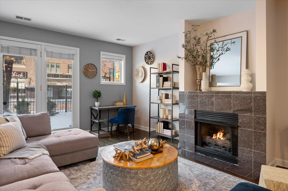 2305 W Chicago Avenue 1