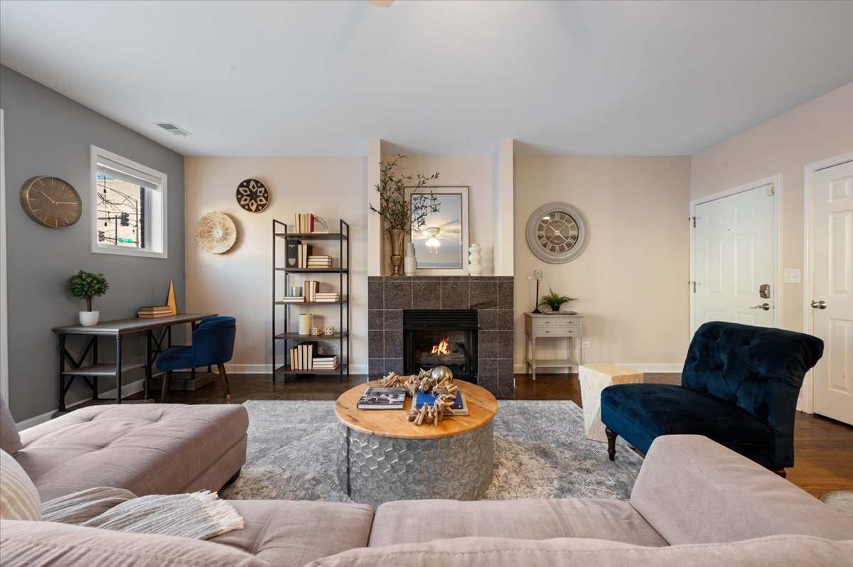 2305 W Chicago Avenue 1