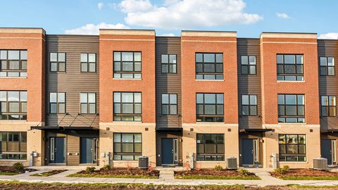 Photo of 302 Summit Circle, Lombard, IL 60148 (MLS # 12526268)