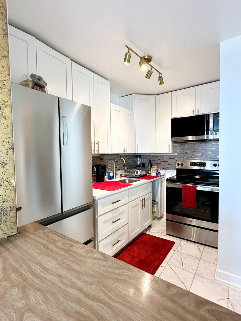 4250 N Marine Drive 2414